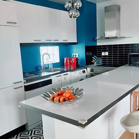 Comfortable 50 M With Parking Apartamento Courbevoie