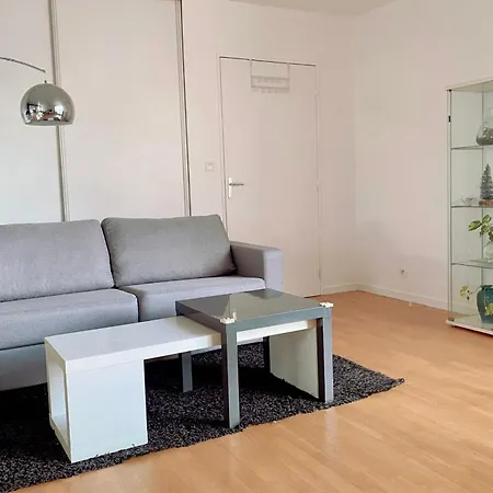Comfortable 50 M With Parking * Courbevoie